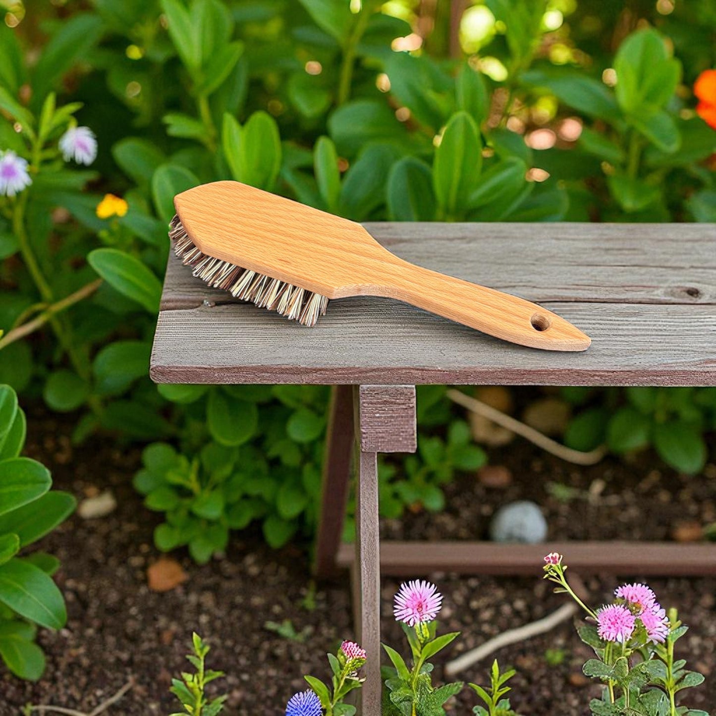Scrubbing brush with handle, 30cm