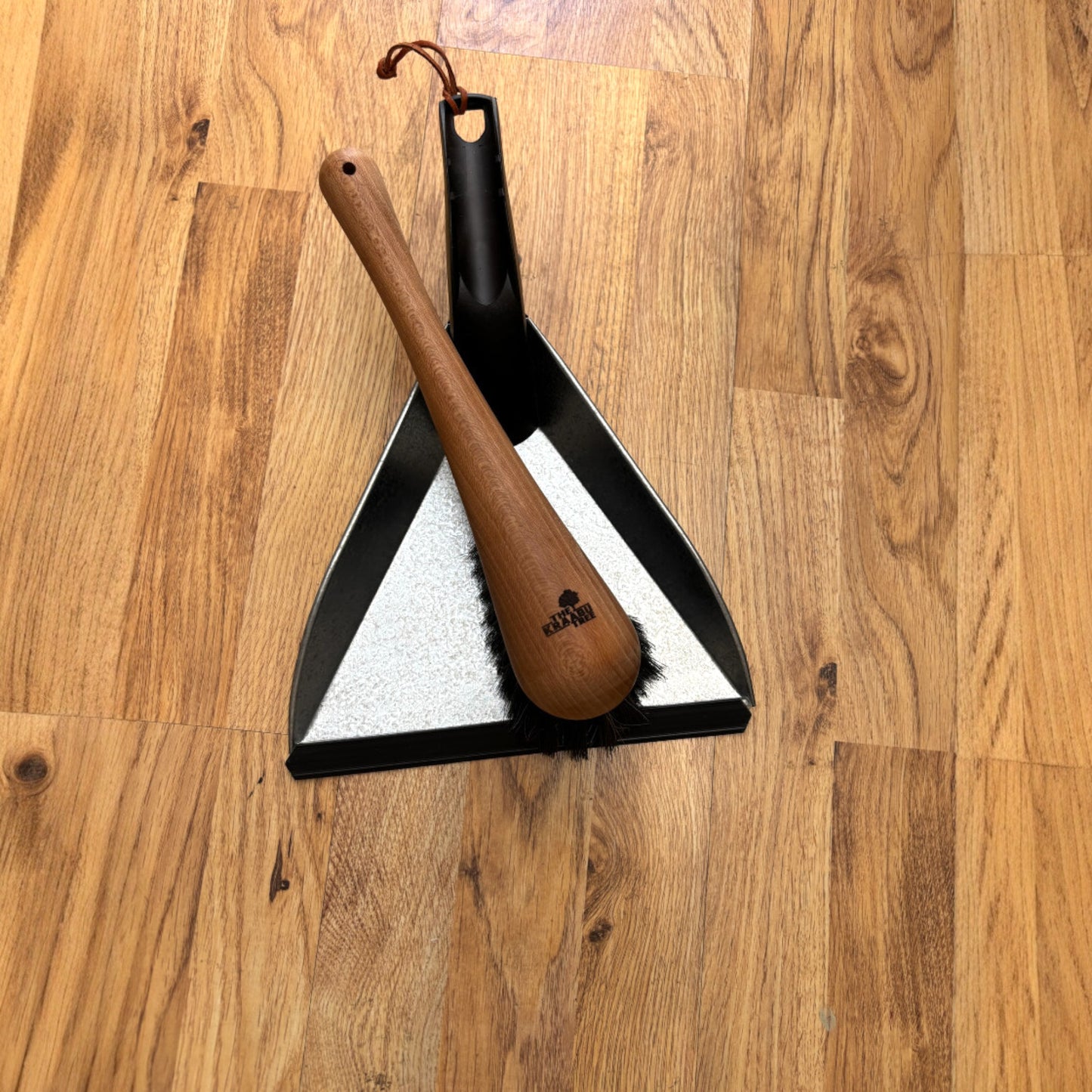 Luxury dust pan & brush set
